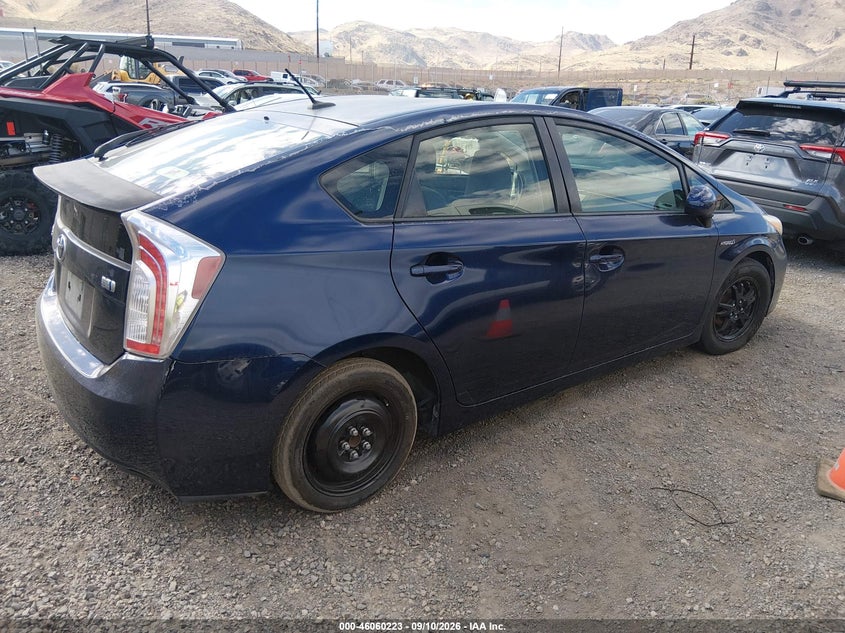 2014 TOYOTA PRIUS auction photo 4