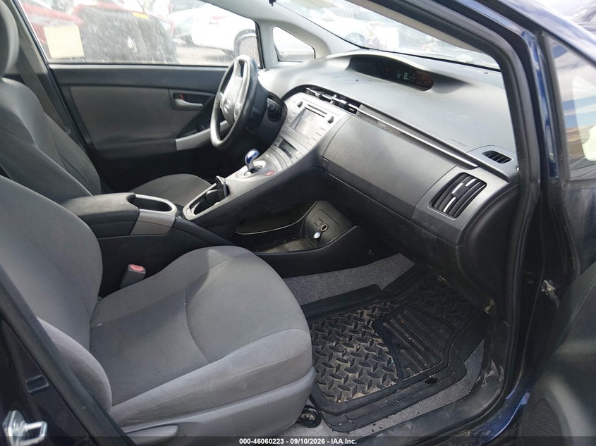 2014 TOYOTA PRIUS auction photo 5