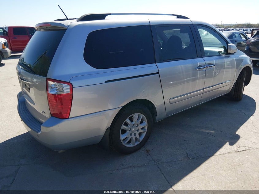 2010 KIA SEDONA auction photo 4