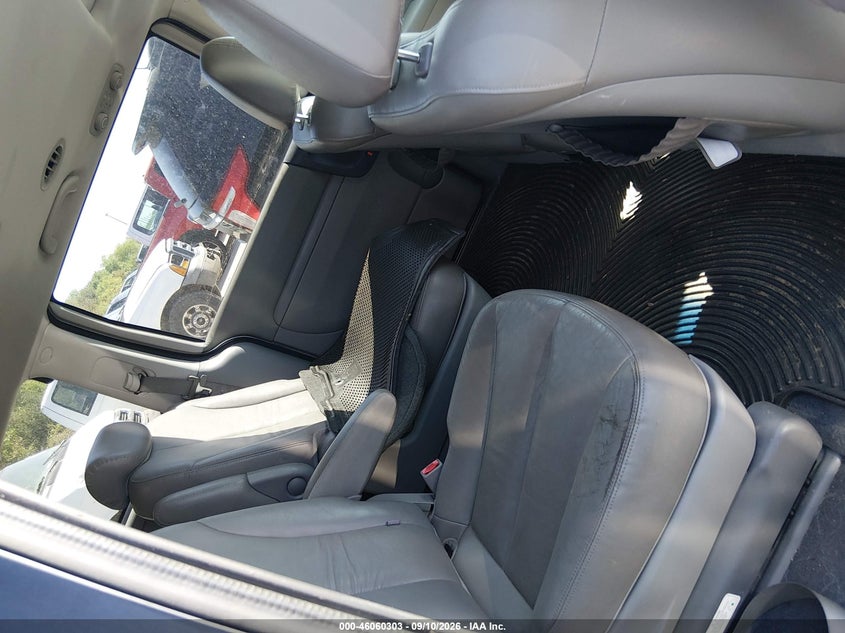 2010 KIA SEDONA auction photo 8