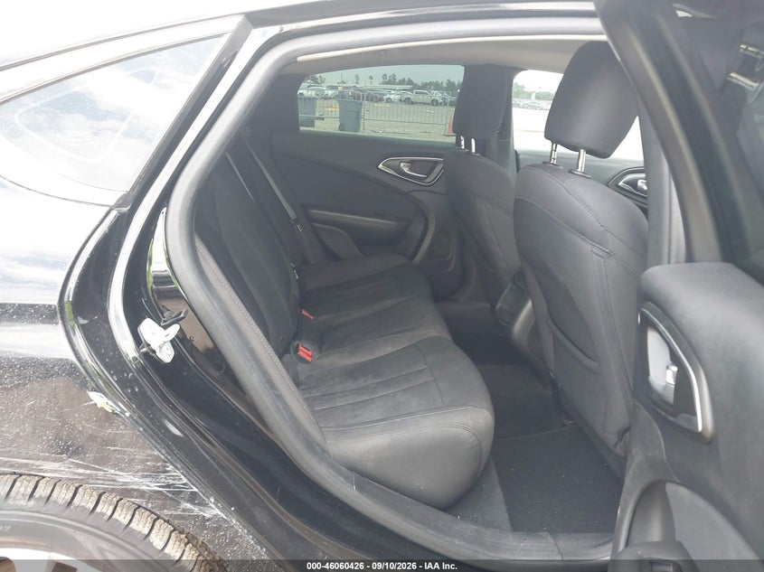 2016 CHRYSLER 200 LIMITED · Фото 8