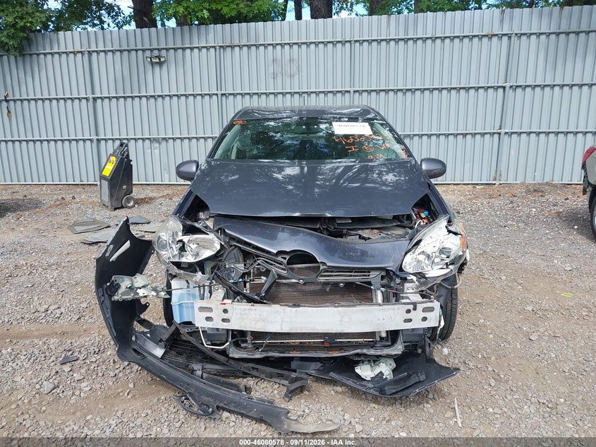 TOYOTA PRIUS - zdjęcie 12