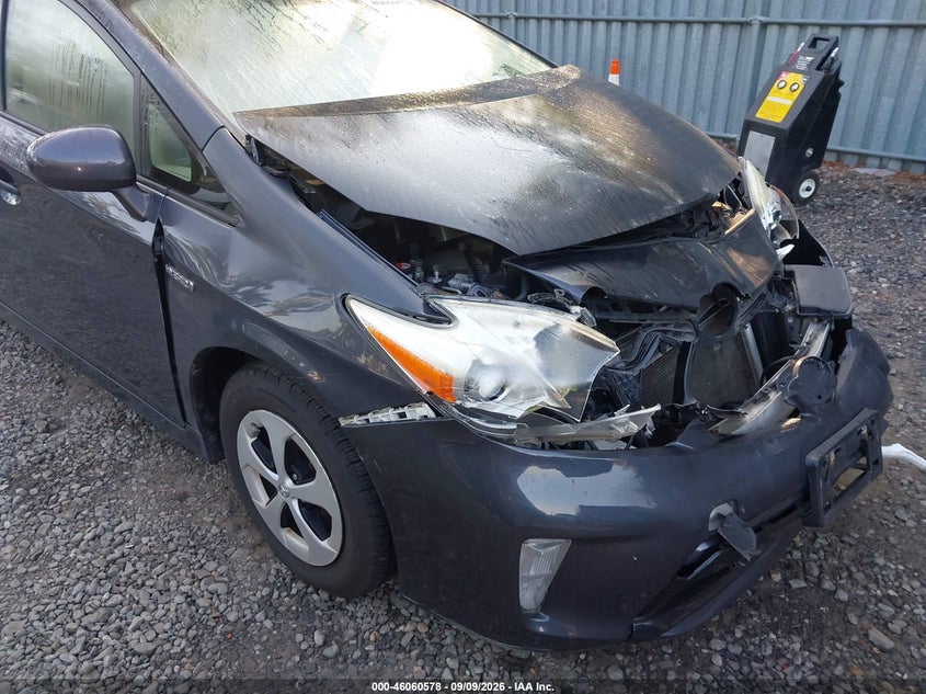 TOYOTA PRIUS - zdjęcie 17