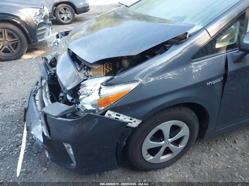 TOYOTA PRIUS - zdjęcie 18