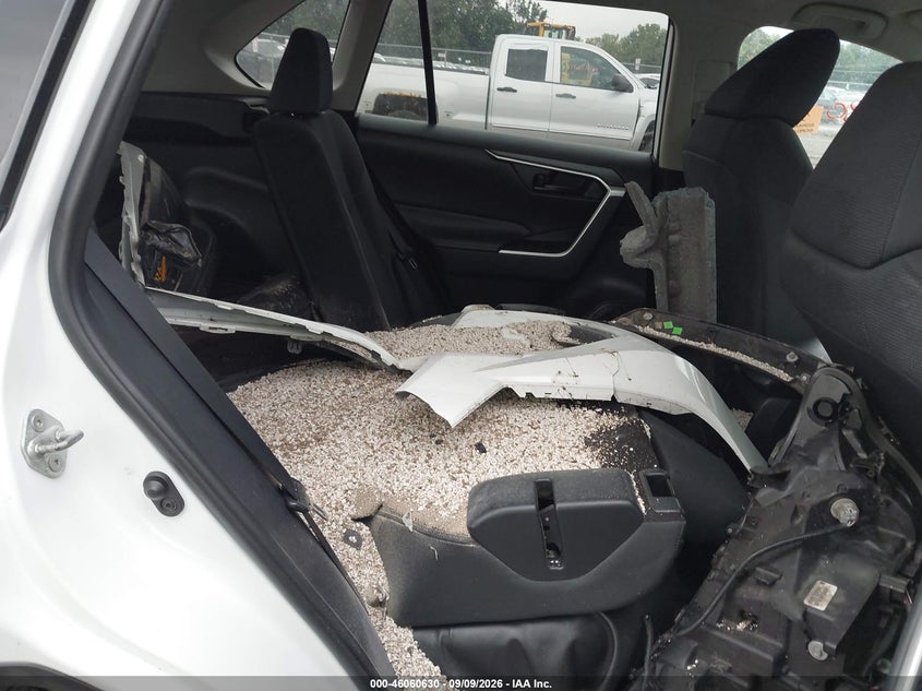 TOYOTA RAV4 - zdjęcie 8