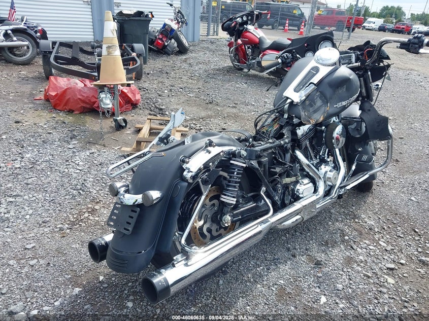 HARLEY-DAVIDSON FLHX 2012