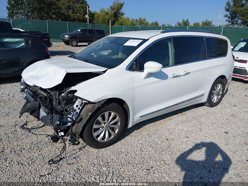 Vin: 2c4rc1bgxkr665981, lot: 46560236, chrysler pacifica touring l 20192