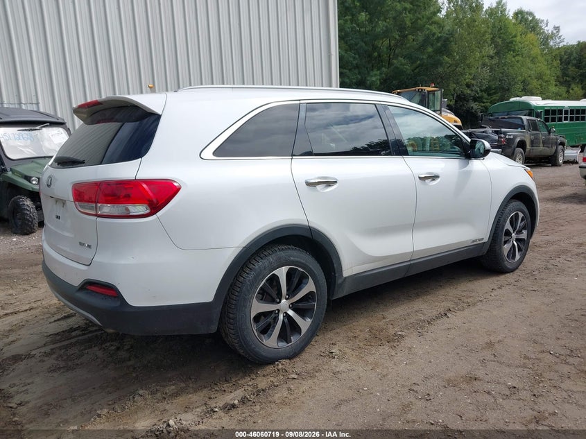 2016 KIA SORENTO auction photo 4