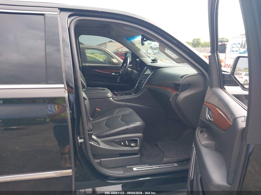 2016 CADILLAC ESCALADE auction photo 5