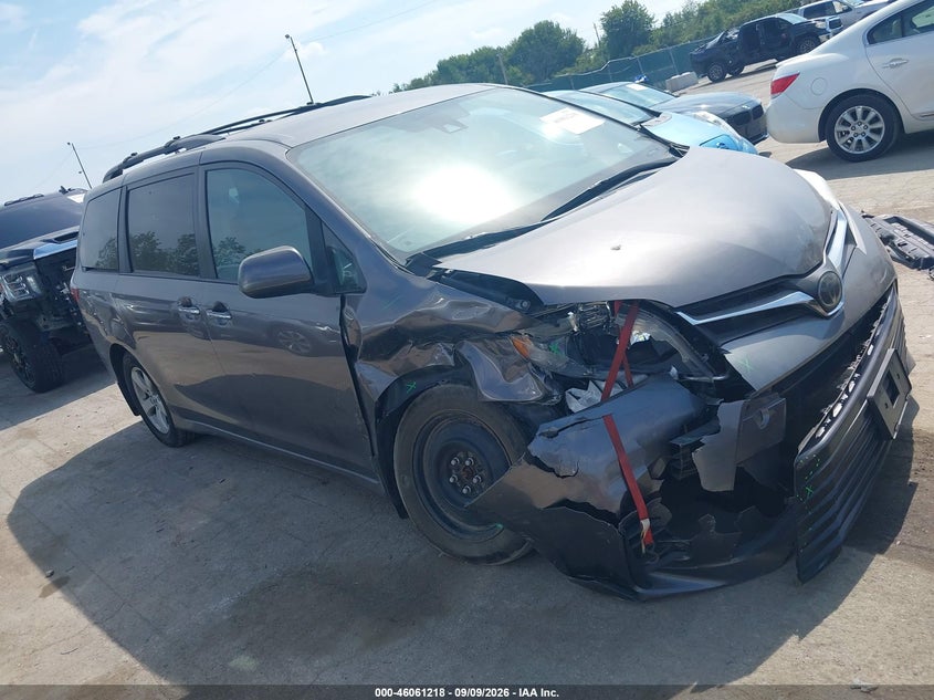 TOYOTA SIENNA - zdjęcie 1