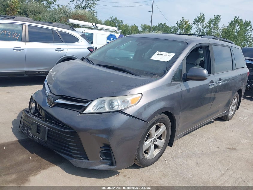 TOYOTA SIENNA - zdjęcie 2