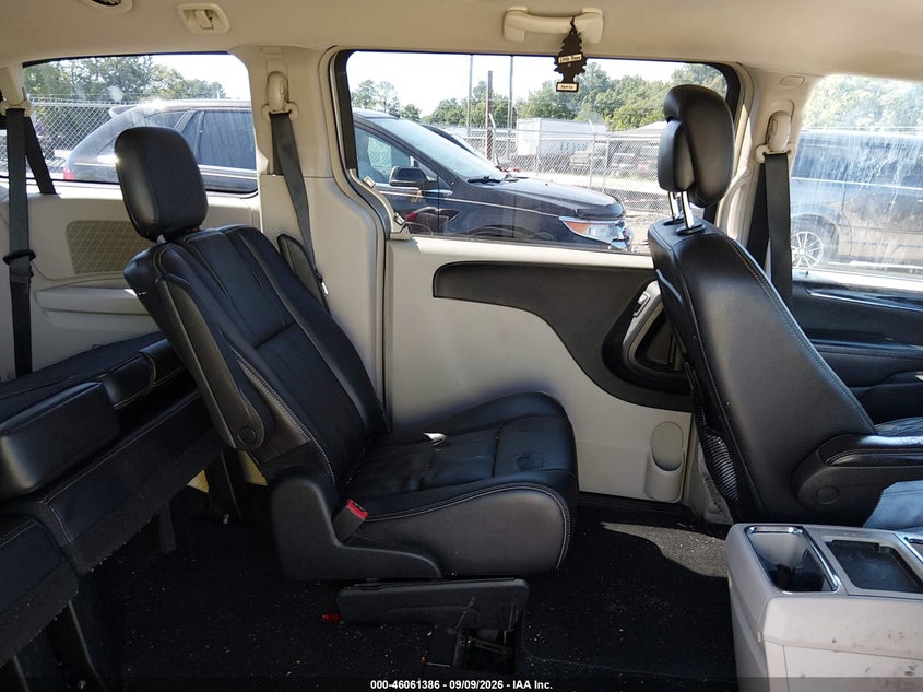 2015 CHRYSLER TOWN & COUNTRY TOURING · Фото 8