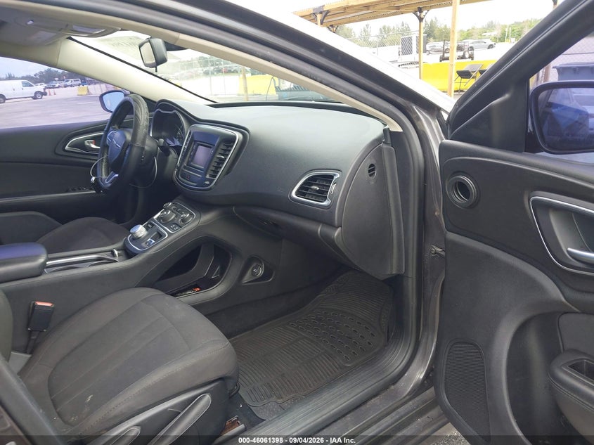 2015 CHRYSLER 200 auction photo 5