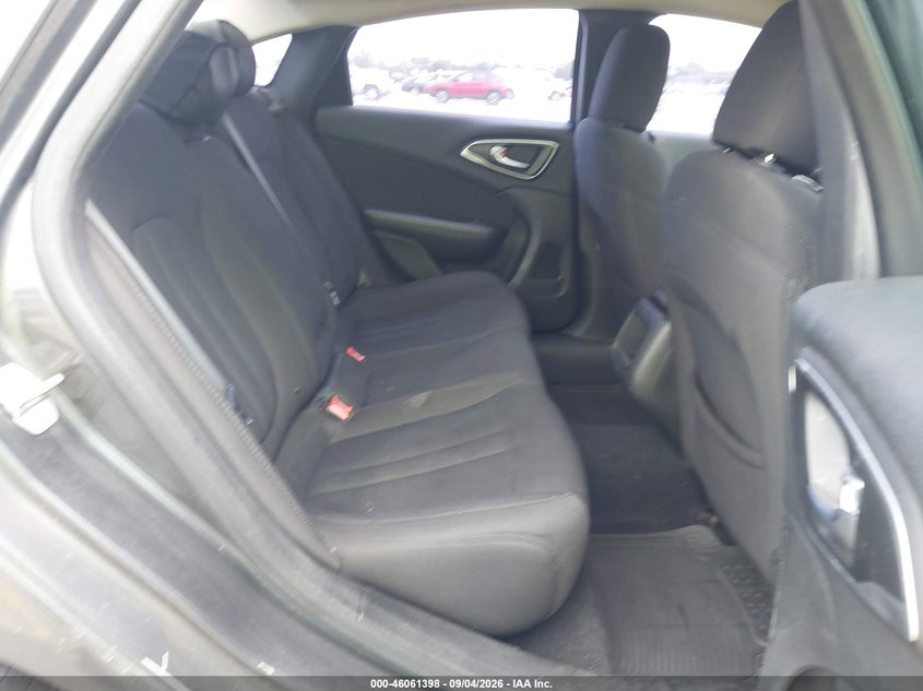 2015 CHRYSLER 200 auction photo 8
