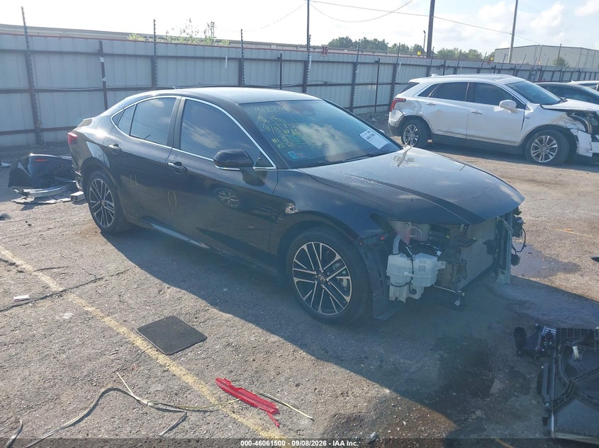 TOYOTA CAMRY HYBRID XLE