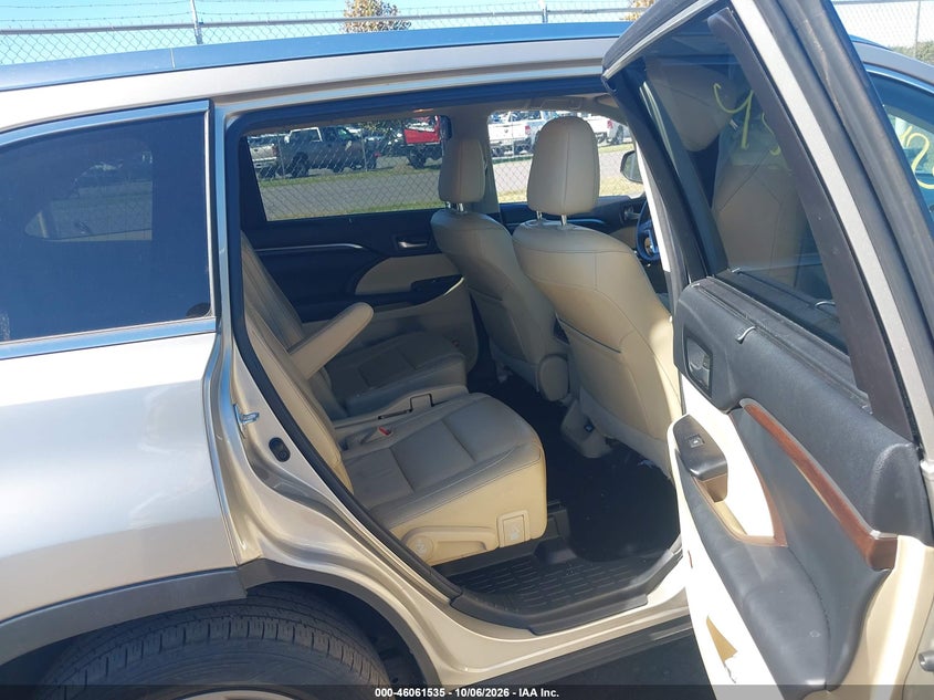 TOYOTA HIGHLANDER - zdjęcie 8