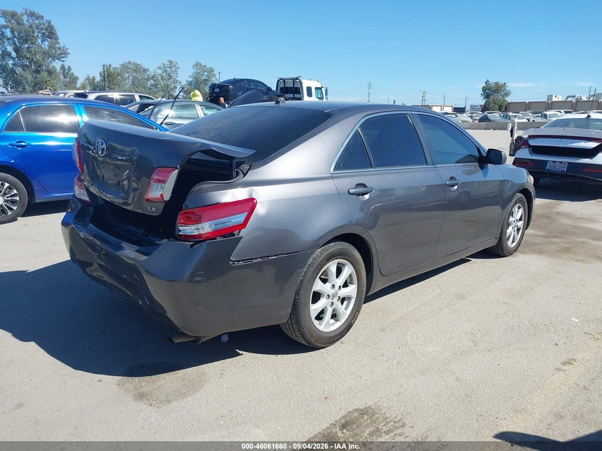 Фото 4 - TOYOTA CAMRY