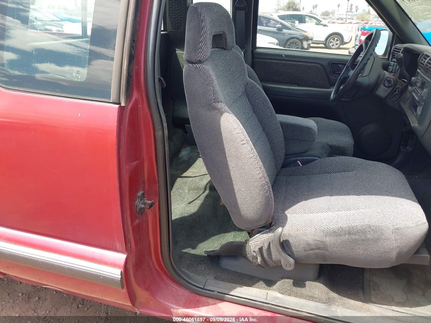 1996 CHEVROLET S-10 PICKUP COUPE 4.3L V6 FI F