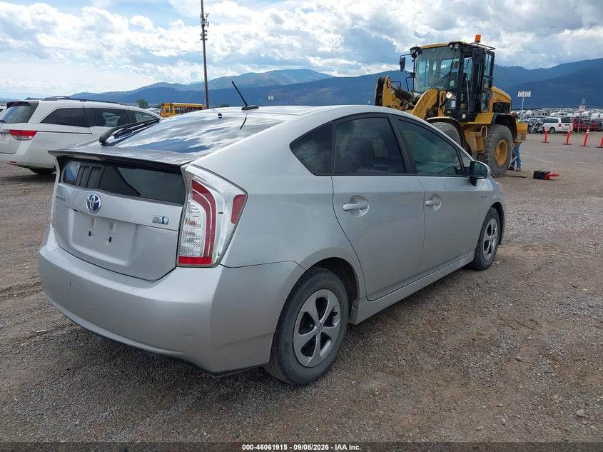 2014 TOYOTA PRIUS auction photo 4