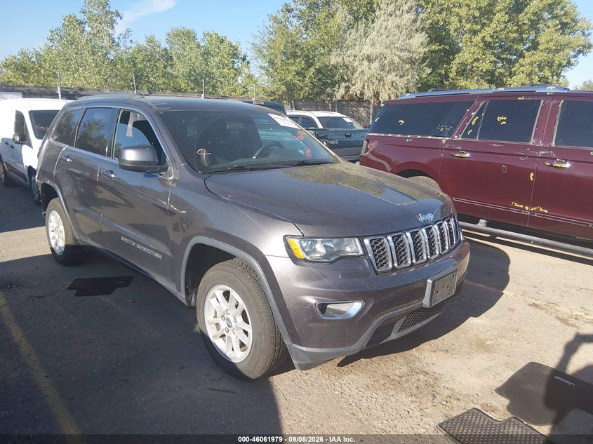 2020 Jeep Grand Cherokee Laredo E 4X2, Удар сзади, IAAI, VIN 1C4RJEAGXLC219628
