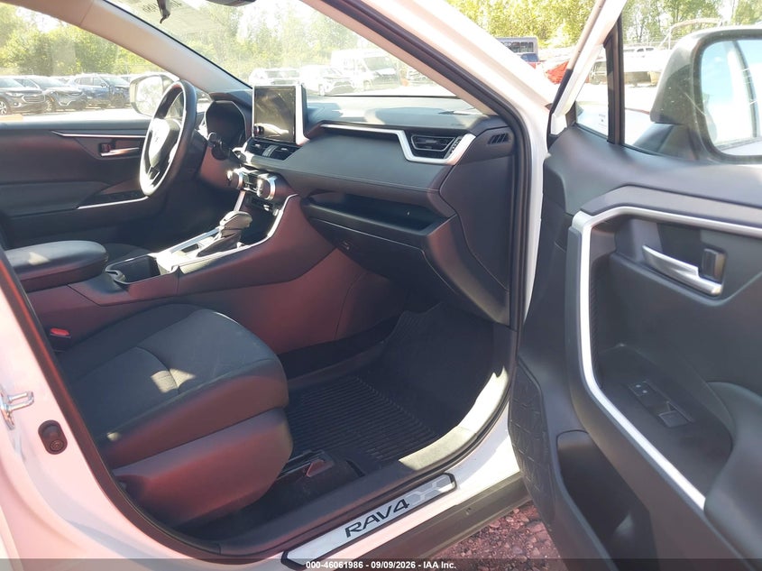 2025 TOYOTA RAV4 auction photo 5
