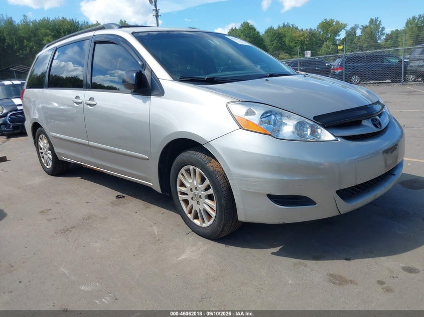 2007 TOYOTA SIENNA auction photo 1
