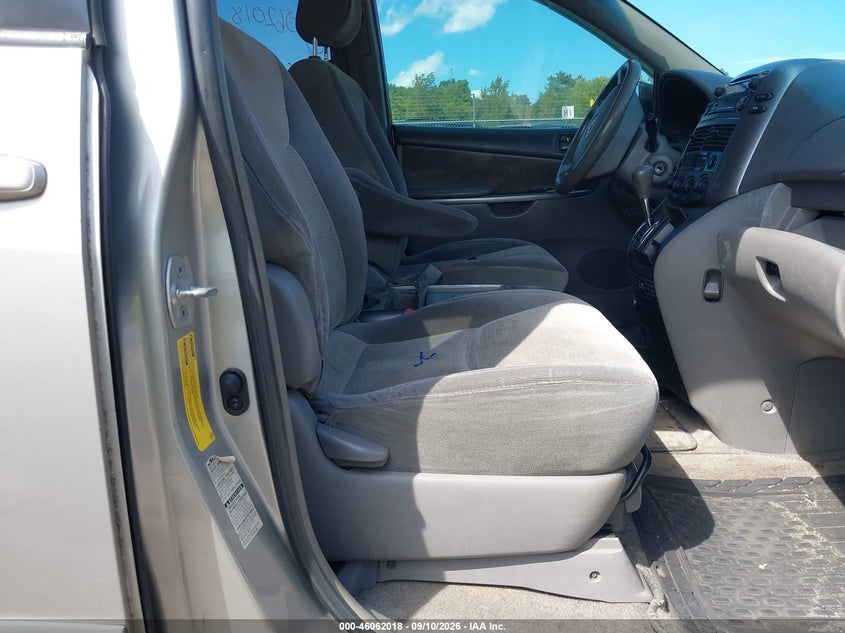 2007 TOYOTA SIENNA auction photo 5