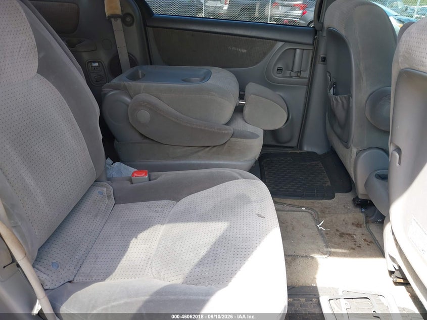 2007 TOYOTA SIENNA auction photo 8