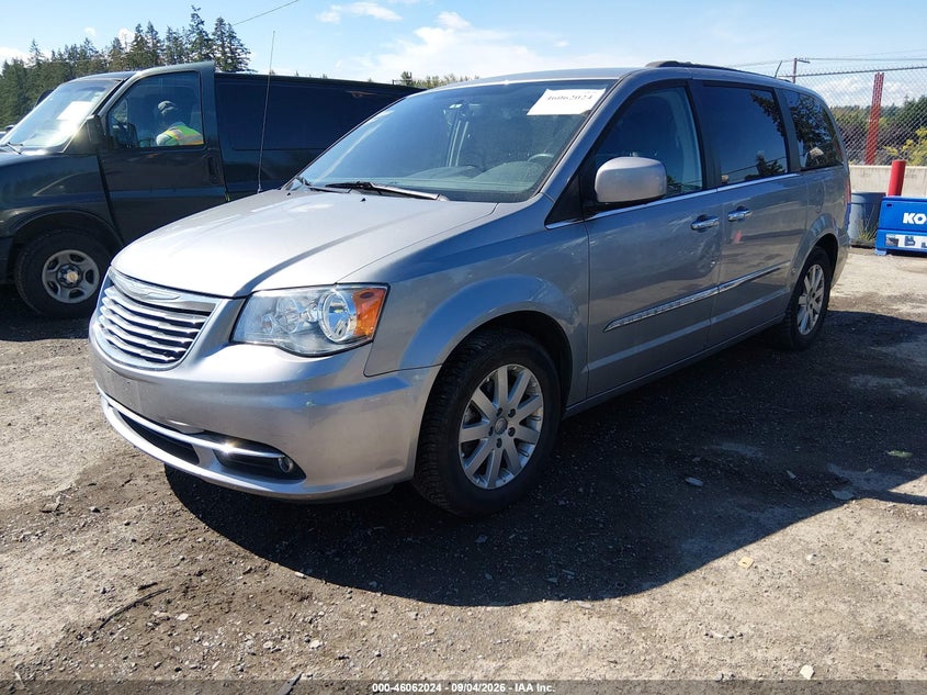 2015 CHRYSLER TOWN & COUNTRY auction photo 2
