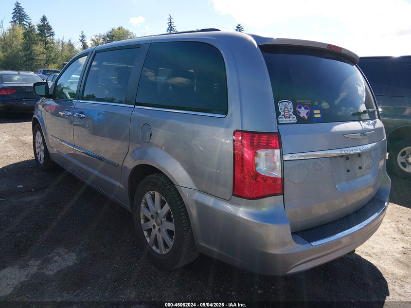 2015 CHRYSLER TOWN & COUNTRY auction photo 3