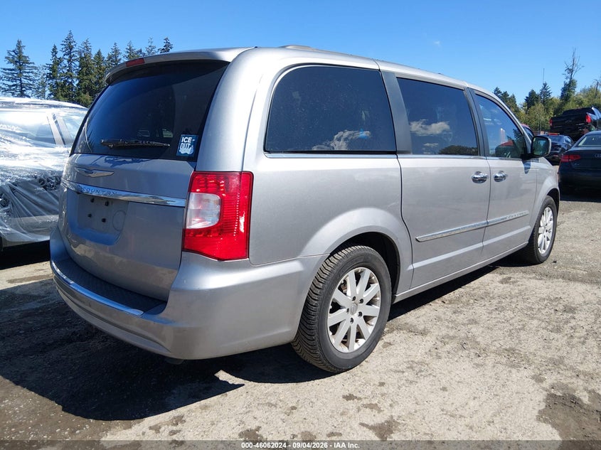 2015 CHRYSLER TOWN & COUNTRY auction photo 4