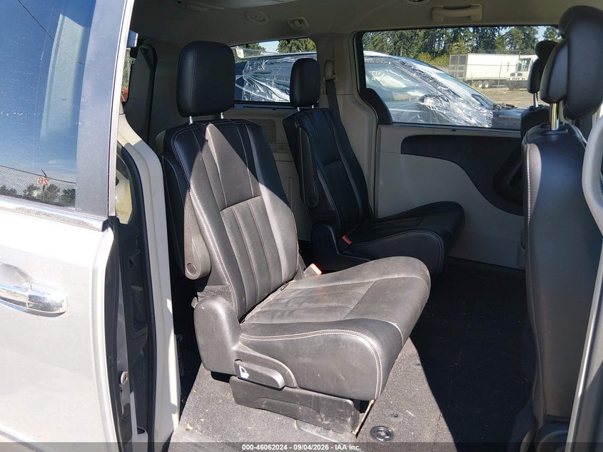 2015 CHRYSLER TOWN & COUNTRY auction photo 8