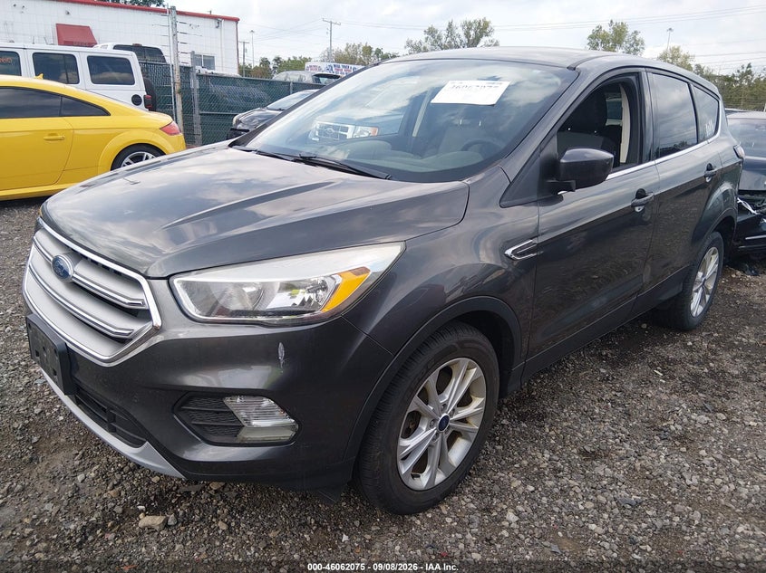 Vin: 1fmcu9gd9huc76188, lot: 46561602, ford escape se 20172
