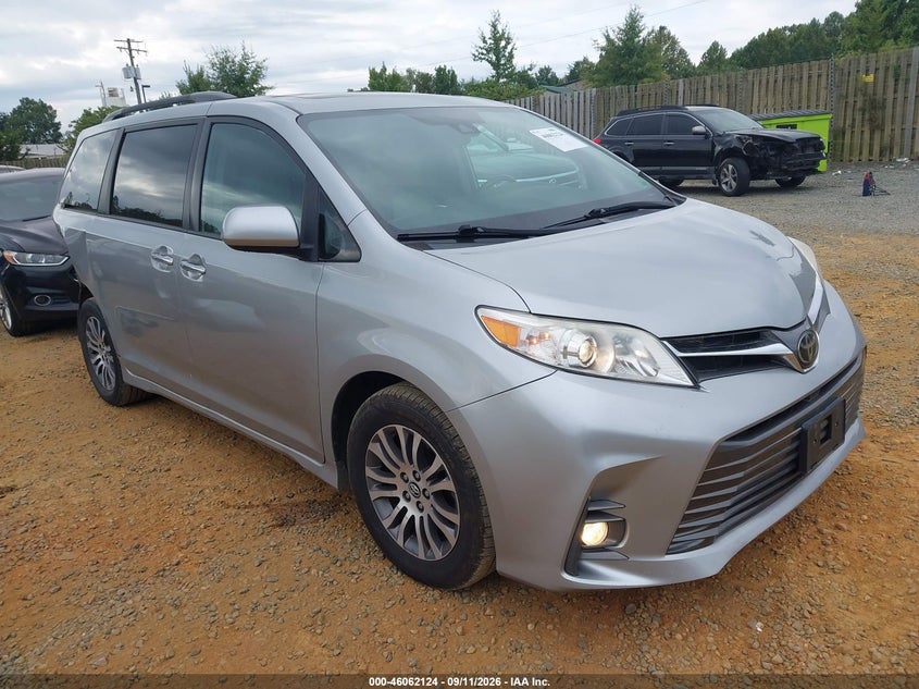 TOYOTA SIENNA - zdjęcie 1