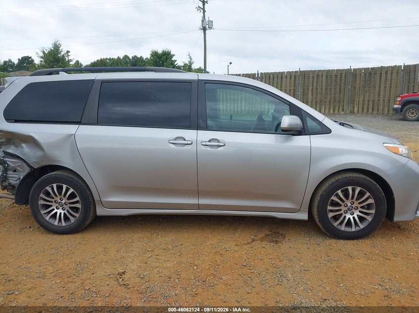 TOYOTA SIENNA - zdjęcie 14