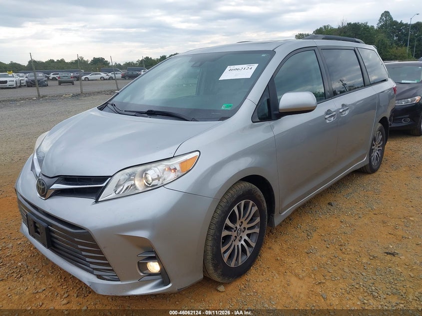 TOYOTA SIENNA - zdjęcie 2