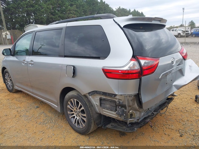 TOYOTA SIENNA - zdjęcie 3