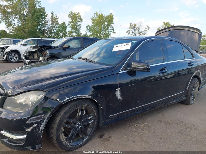 MERCEDES-BENZ C 300 2012 VIN WDDGF8BB5CR192080