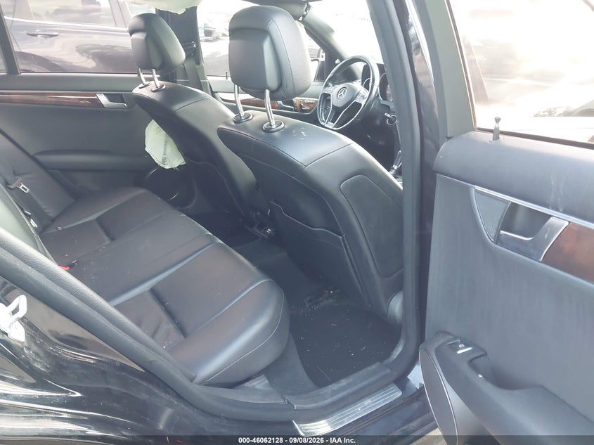 MERCEDES-BENZ C 300 2012 VIN WDDGF8BB5CR192080