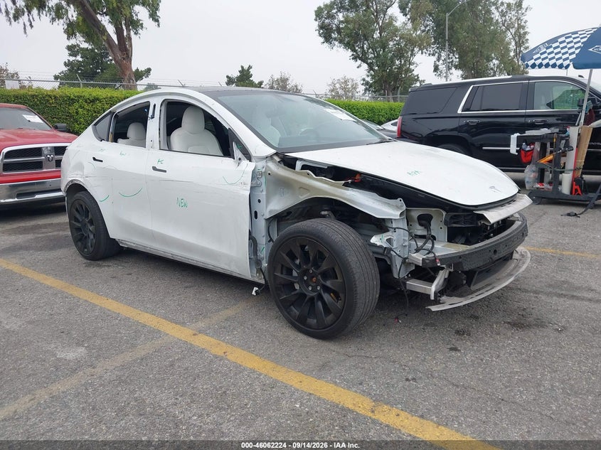 Vin: 7saygdee6nf328352, lot: 46561751, tesla model y long range dual motor all-wheel drive 2022 img_1