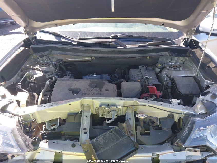 2019 MITSUBISHI OUTLANDER SE · Фото 10