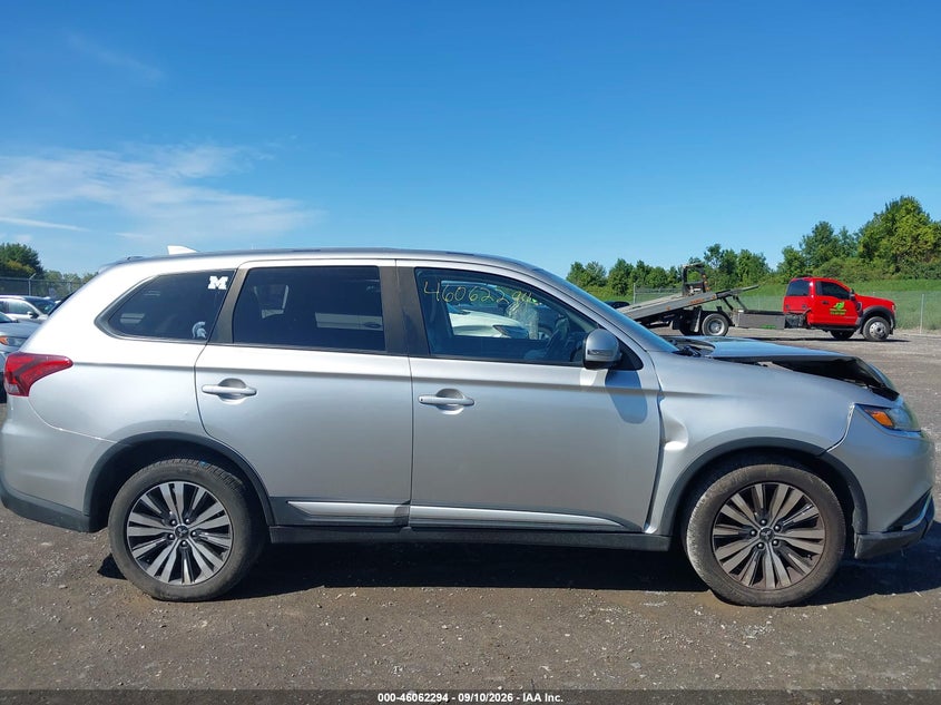 2019 MITSUBISHI OUTLANDER SE · Фото 14