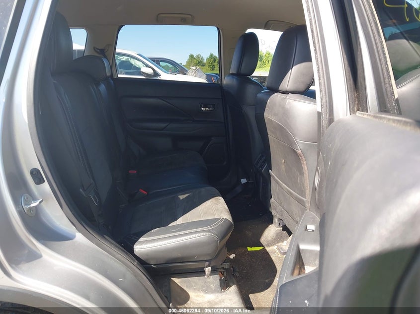 2019 MITSUBISHI OUTLANDER SE · Фото 8