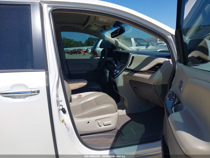 TOYOTA SIENNA - zdjęcie 5