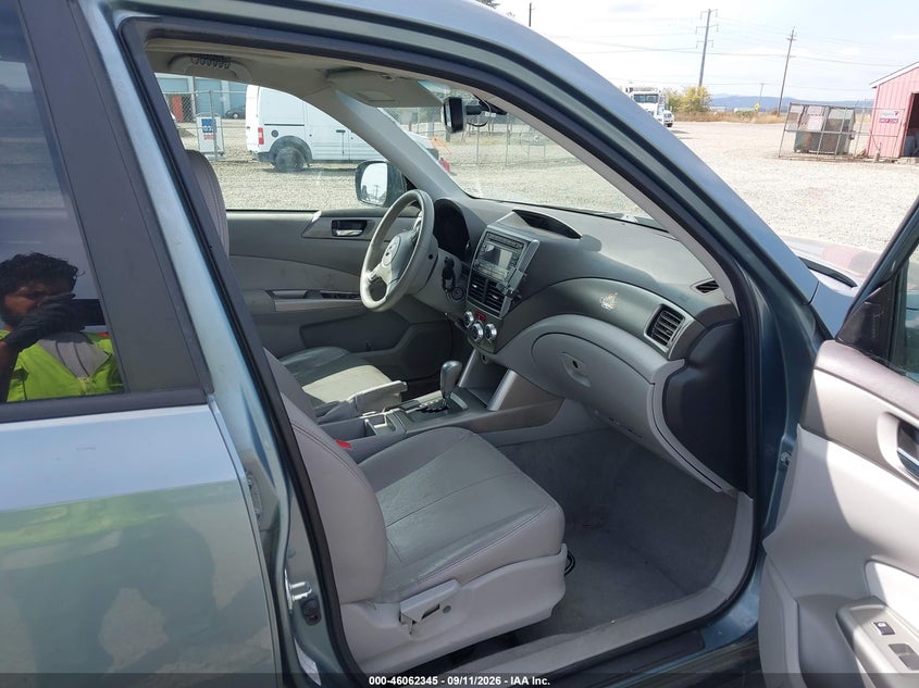 2010 SUBARU FORESTER auction photo 5