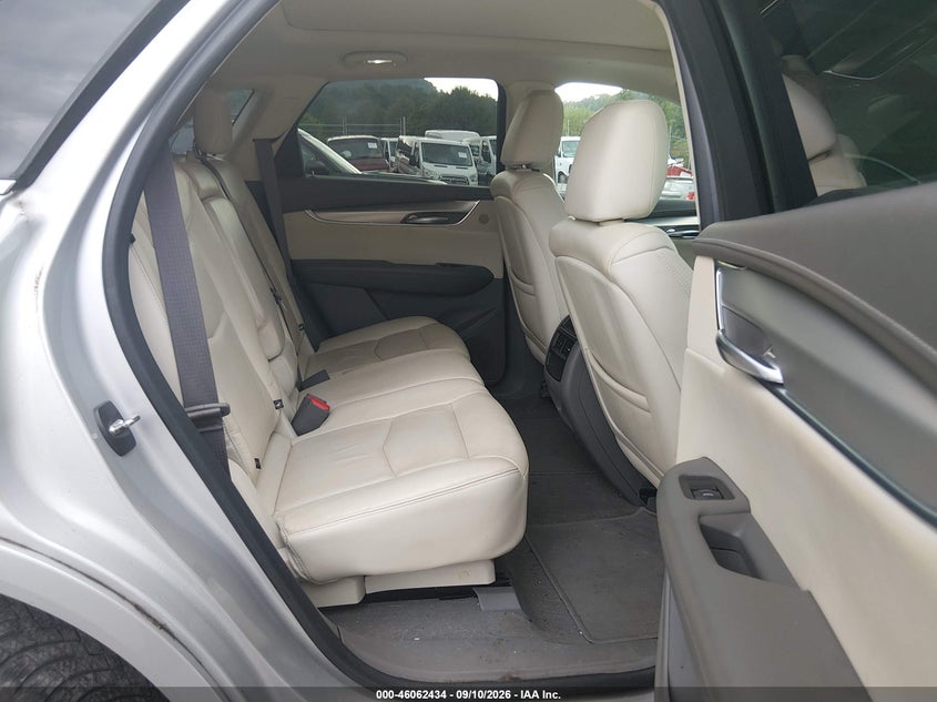 CADILLAC XT5 - zdjęcie 8