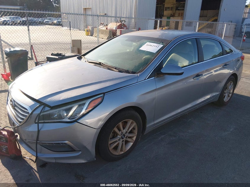 2015 HYUNDAI SONATA auction photo 2