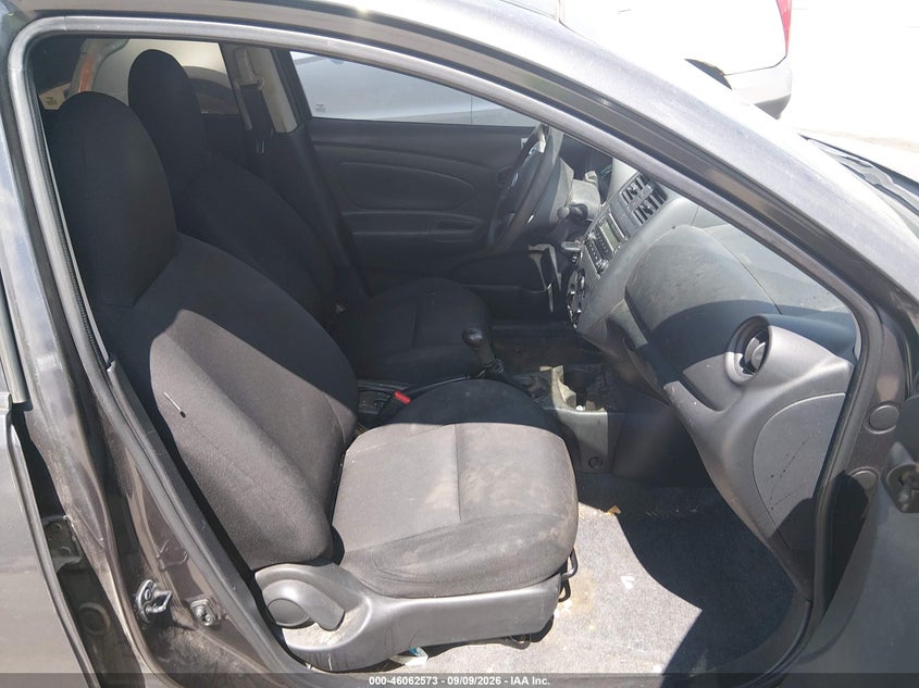 2015 NISSAN VERSA auction photo 5