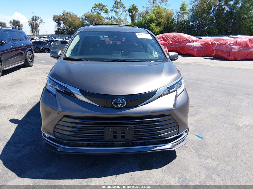 TOYOTA SIENNA - zdjęcie 12