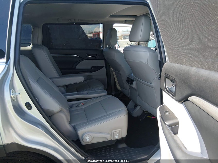 TOYOTA HIGHLANDER - zdjęcie 8